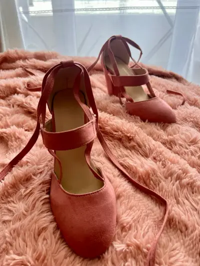 Zapatos rosados con cintas - miniatura 5