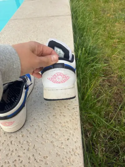 Zapatillas deportivas blancas y azules - miniatura 2