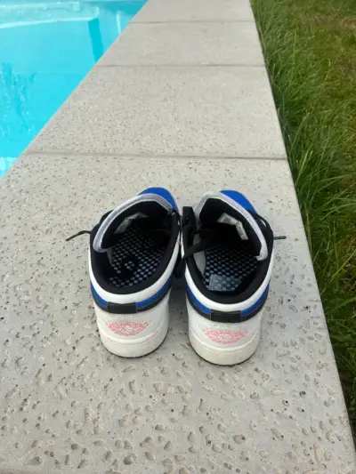 Zapatillas deportivas blancas y azules - miniatura 3