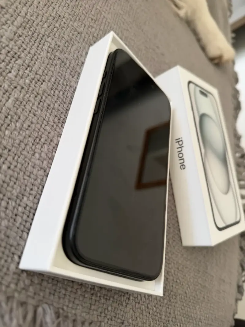 iPhone 15, 128GB - 4