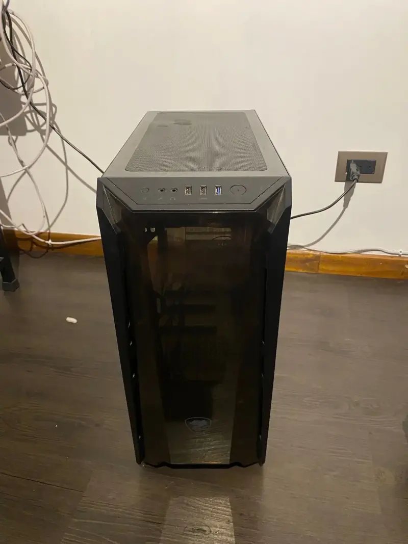 Gabinete PC negro con puertos USB - 1