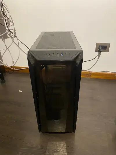 Gabinete PC negro con puertos USB - miniatura 1