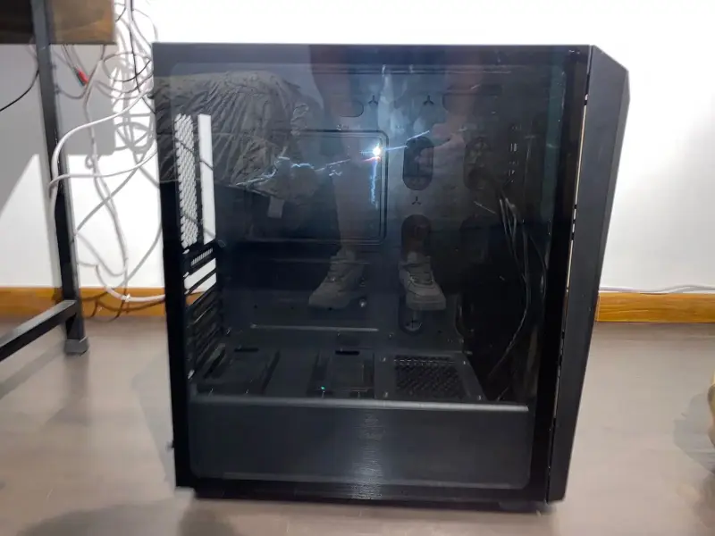 Gabinete PC negro con puertos USB - 2