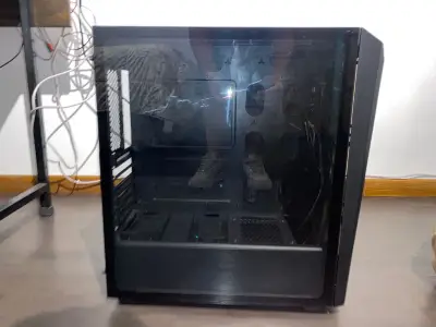Gabinete PC negro con puertos USB - miniatura 2