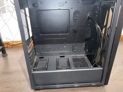 Gabinete PC negro con puertos USB - miniatura 3