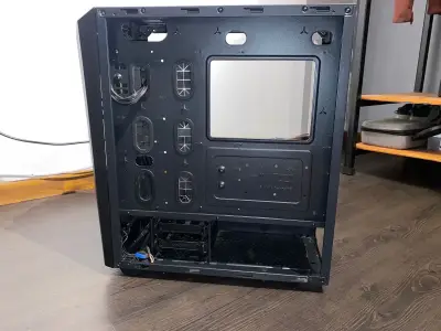 Gabinete PC negro con puertos USB - miniatura 4