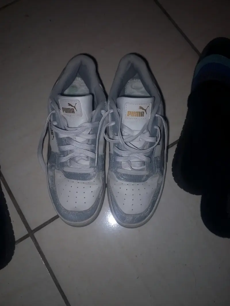 Zapatillas Puma blancas y grises - 2