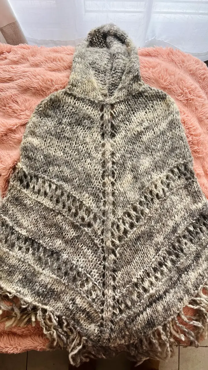 Poncho artesanal de lana - 3