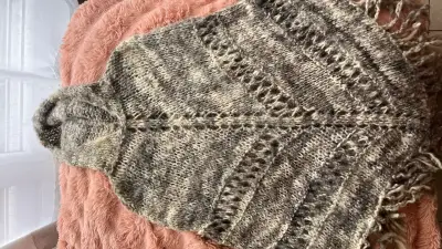 Poncho artesanal de lana - miniatura 4