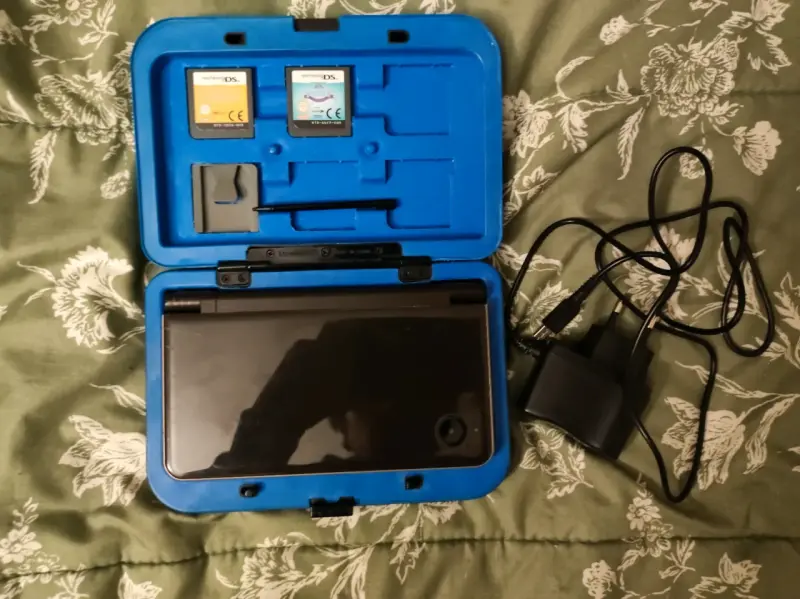 Consola Nintendo DSi negra XL - 3