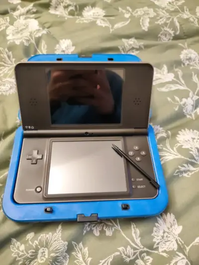 Consola Nintendo DSi negra XL - miniatura 5