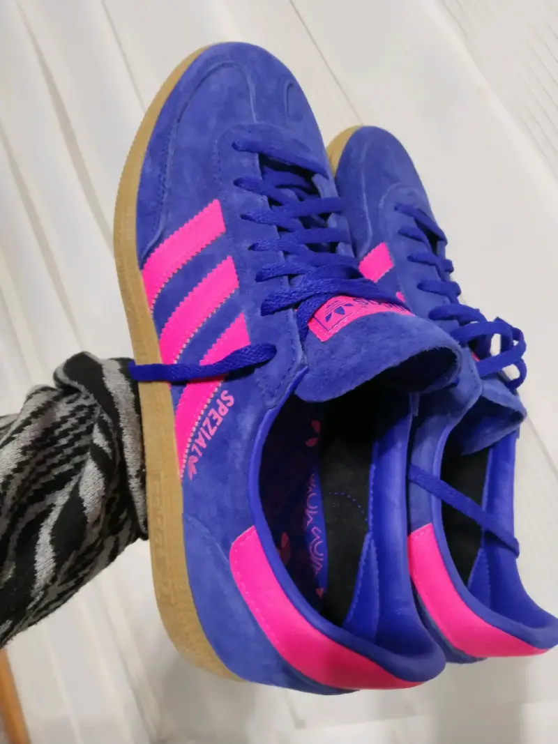 Zapatillas Adidas azules y rosadas - 2