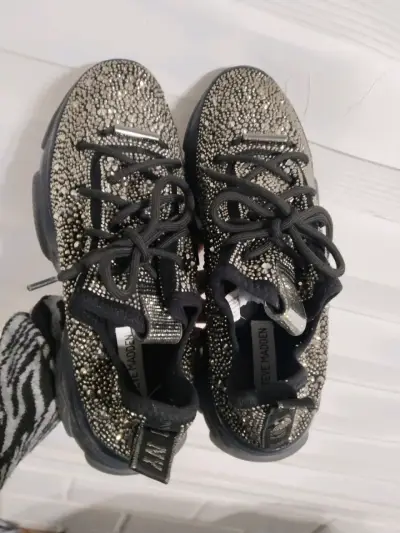 Zapatillas con brillantes negras - miniatura 1