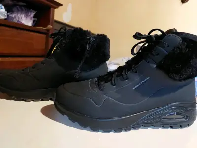 Botas negras Skechers con forro - miniatura 1