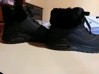 Botas negras Skechers con forro - miniatura 3