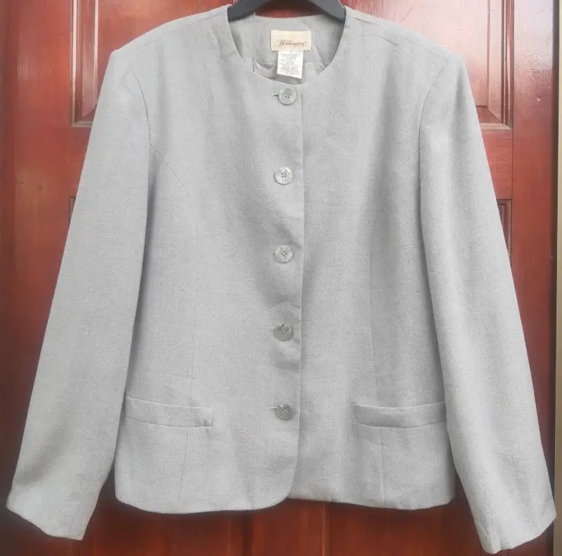 Blazer clásico gris minimalista - 3