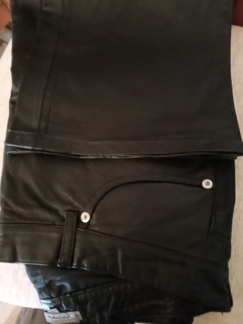 Pantalón negro de cuero - 2