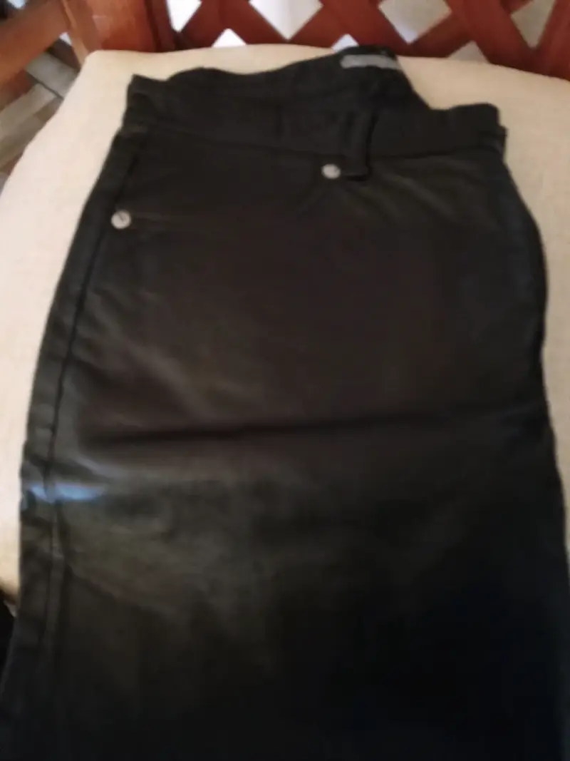 Pantalón negro de cuero - 4