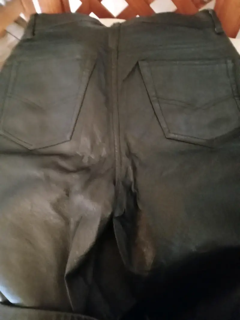 Pantalón negro de cuero - 5
