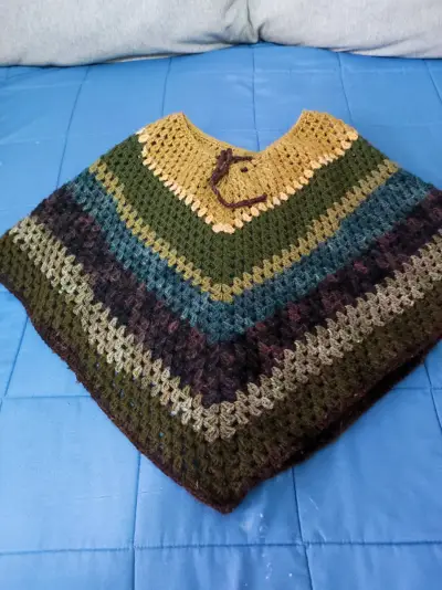 Poncho tejido a crochet multicolor - miniatura 1