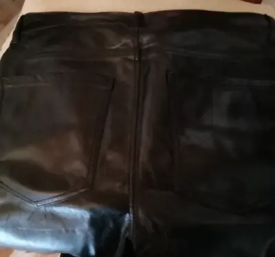 Pantalones de cuero negro - miniatura 1