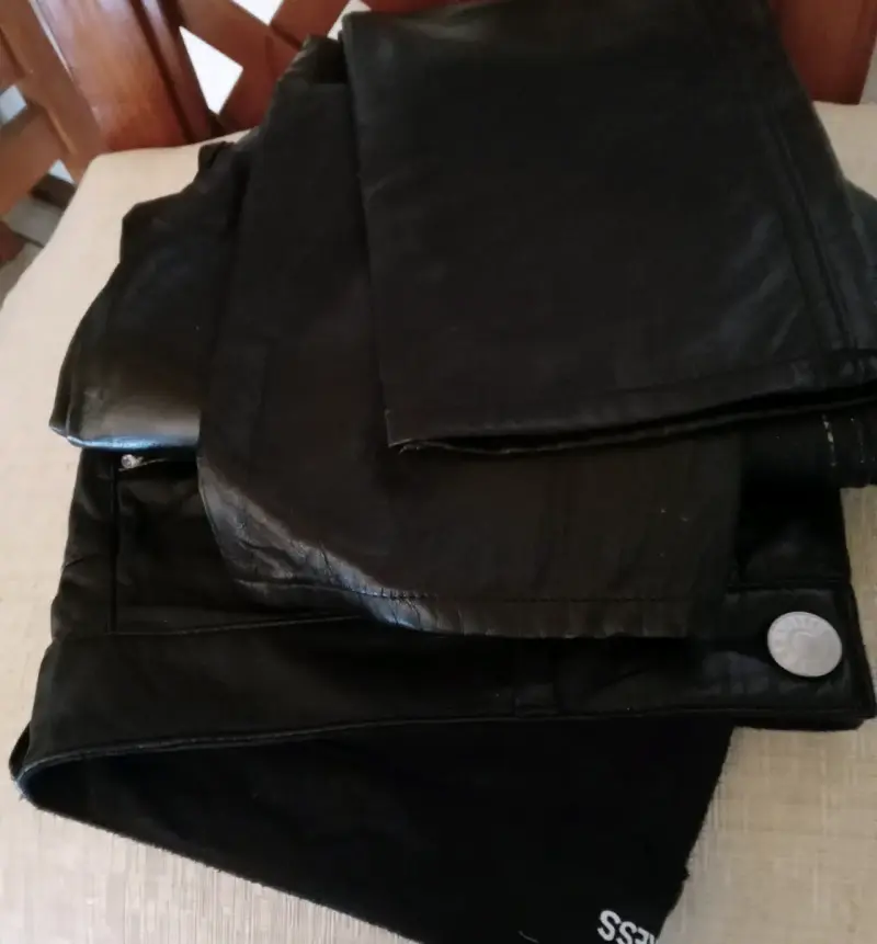 Pantalones de cuero negro - 3