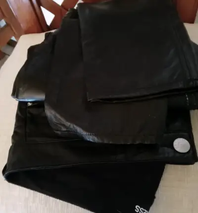 Pantalones de cuero negro - miniatura 3