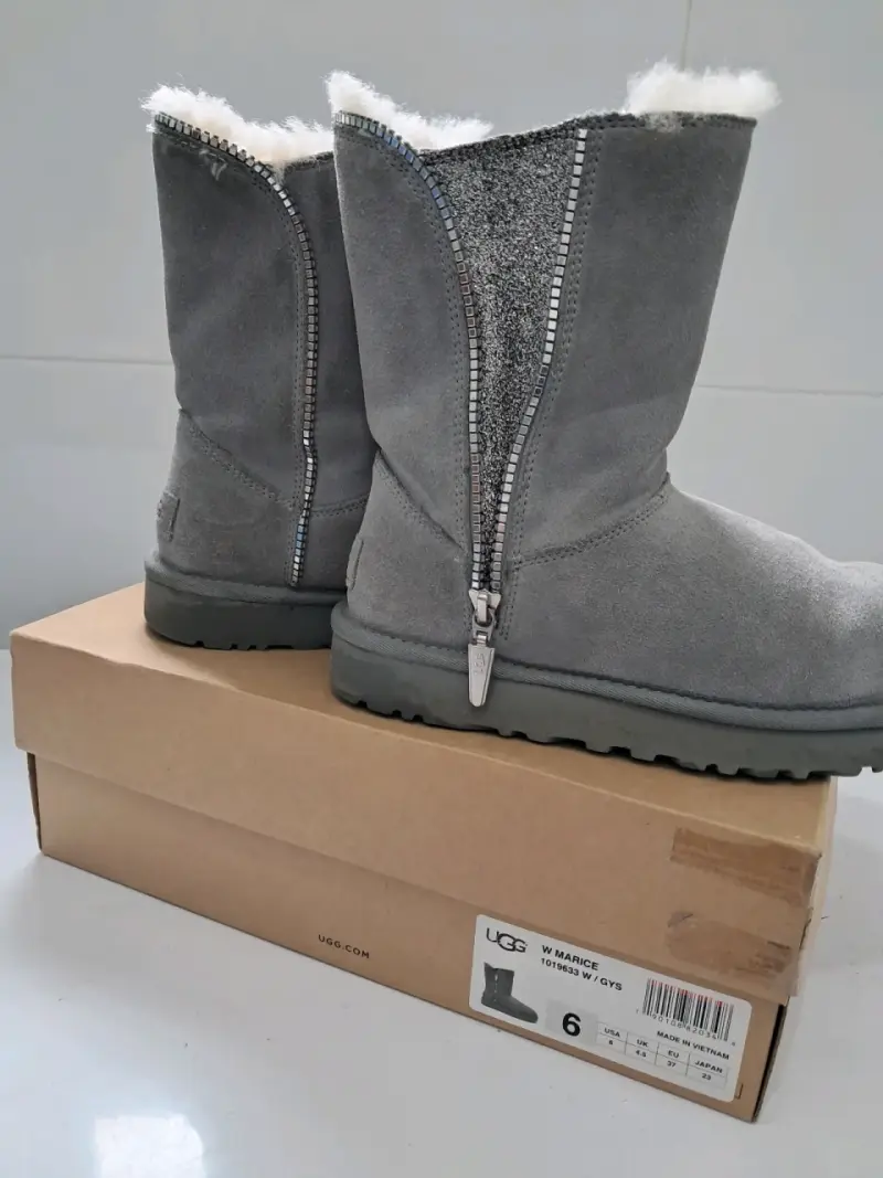 Botas marca Ugg de invierno grises - 6
