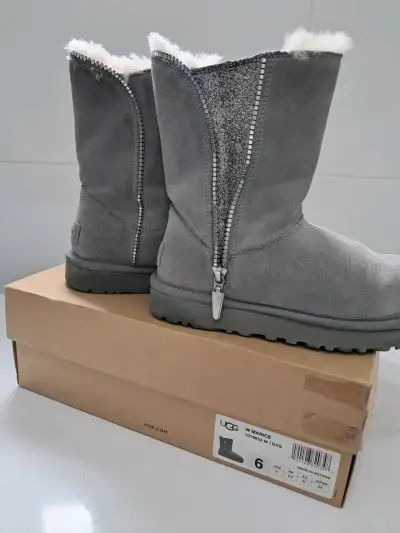 Botas marca Ugg de invierno grises - miniatura 6