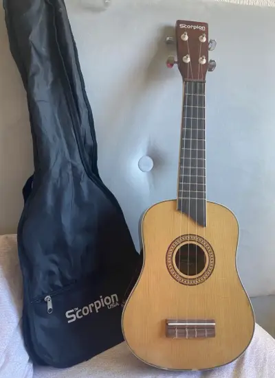 Ukelele Scorpion en buen estado - miniatura 1
