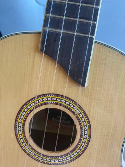 Ukelele Scorpion en buen estado - miniatura 2