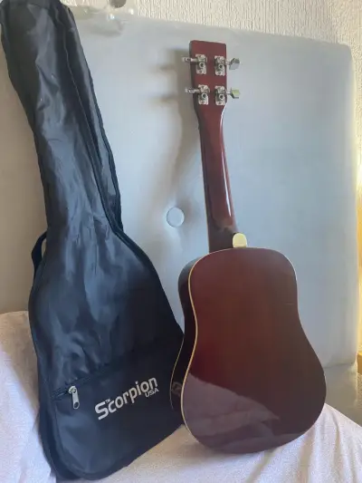 Ukelele Scorpion en buen estado - miniatura 4