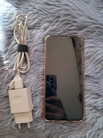 Galaxy a06 con cargador - miniatura 1