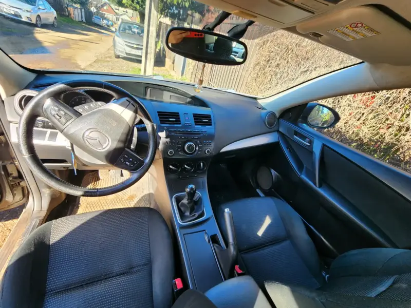 Auto Mazda color gris año 2014 - 5