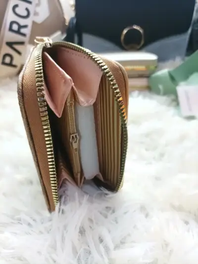 Monedero cuero con textura de piel de cocodrilo - miniatura 3