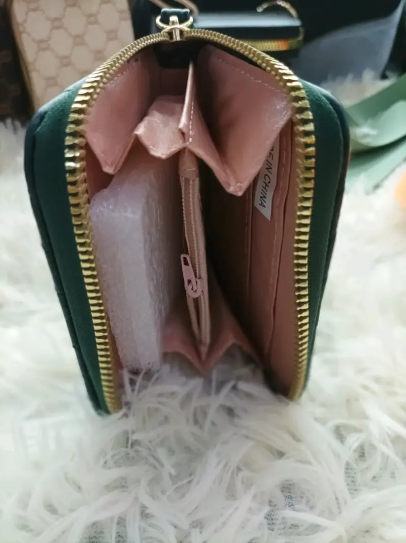 Billetera verde con diseño acolchado elegante - 3