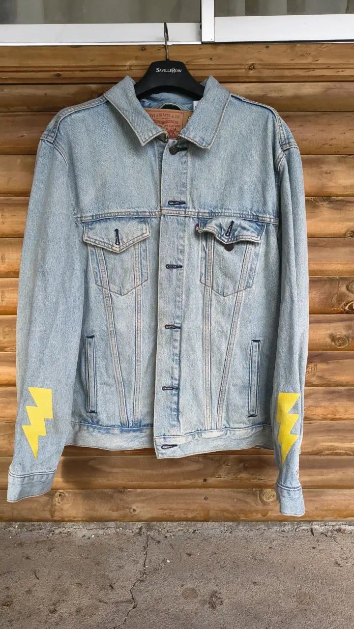 Chaqueta Levi's X Pokémon 25 Aniversario Pikachu - 1