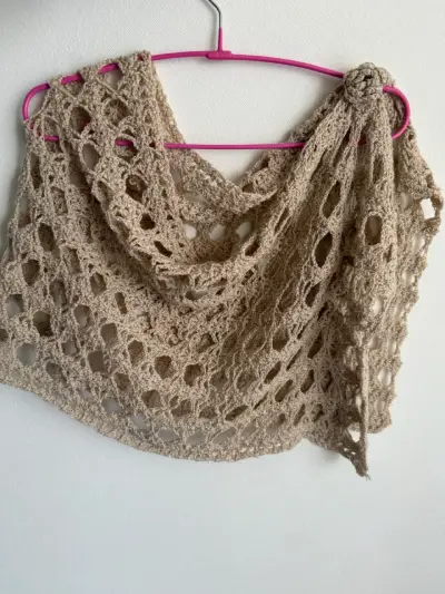 Poncho de crochet beige - miniatura 1