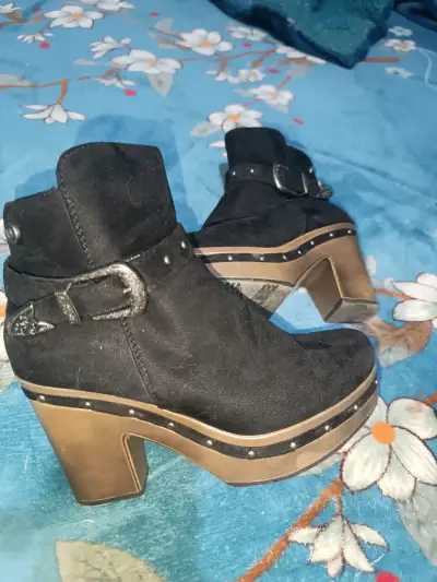 Botines negros con taco grueso - miniatura 1