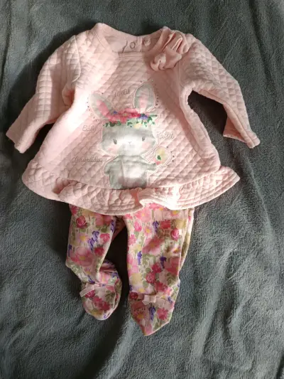 Conjunto de bebé rosado estampado - miniatura 1