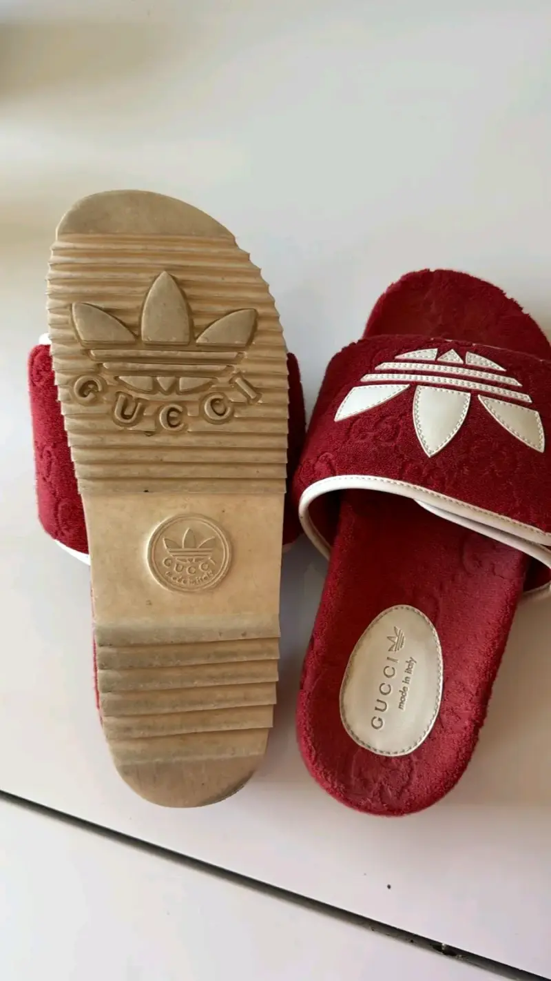 Sandalias rojas de diseñador - 2