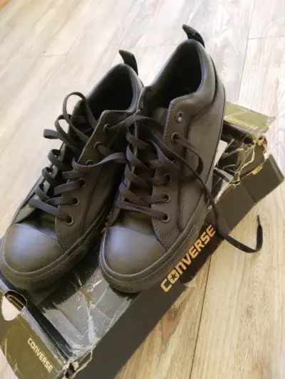 Zapatillas negras Converse usadas - miniatura 1