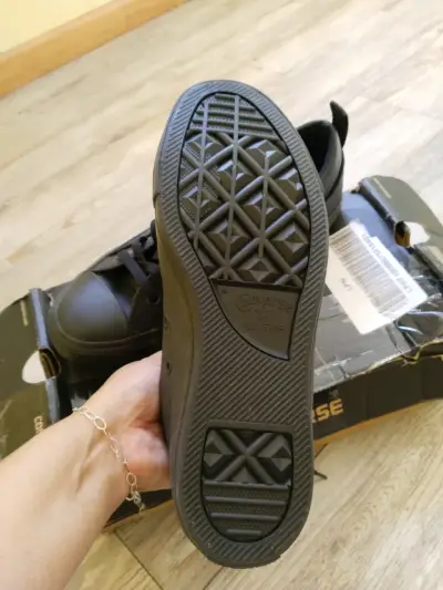 Zapatillas negras Converse usadas - miniatura 2