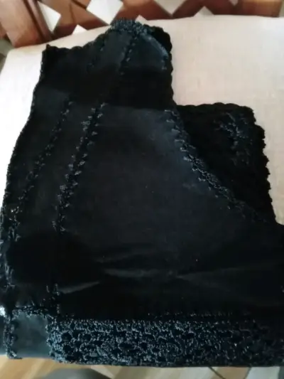 Chaleco negro de encaje - miniatura 2