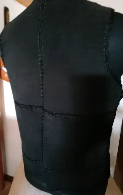 Chaleco negro de encaje - miniatura 4