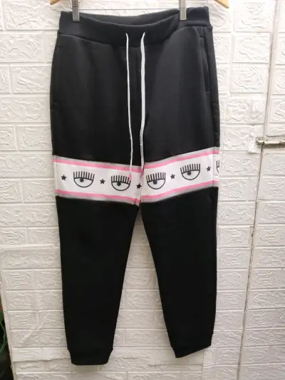 Pantalón jogger negro con estampado - miniatura 1