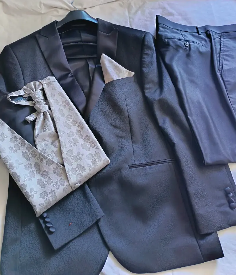 Traje formal para novio negro con corbata - 5