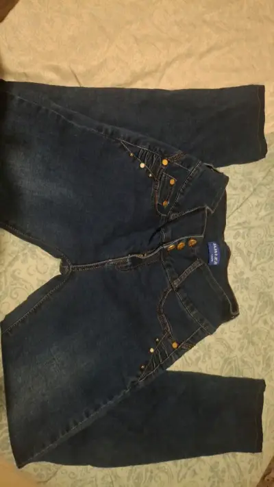 Jeans azul oscuro con detalles - miniatura 1