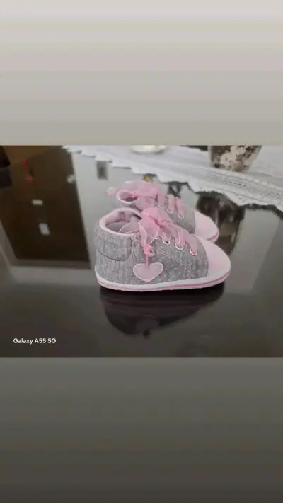 Zapatitos de bebé rosa y gris - miniatura 3