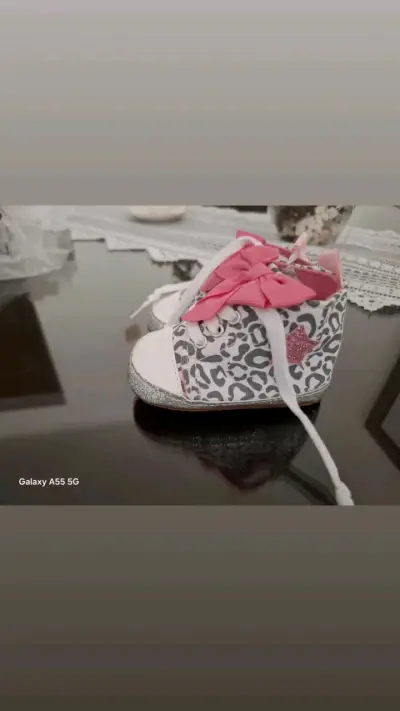 Zapatitos de bebé rosa y gris - miniatura 5